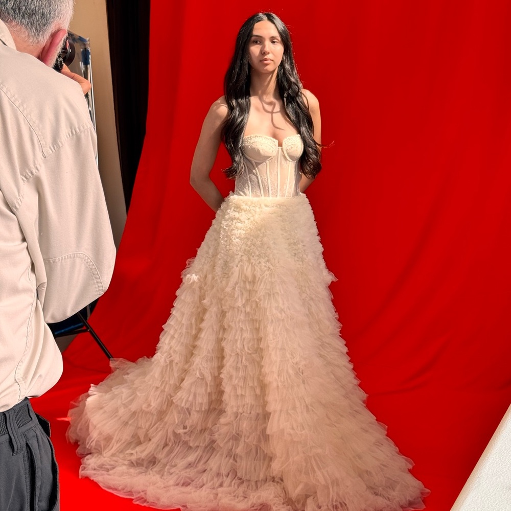 Exquisite Strapless Ruffled Couture Gown. Size 0-6. Ivory Color.